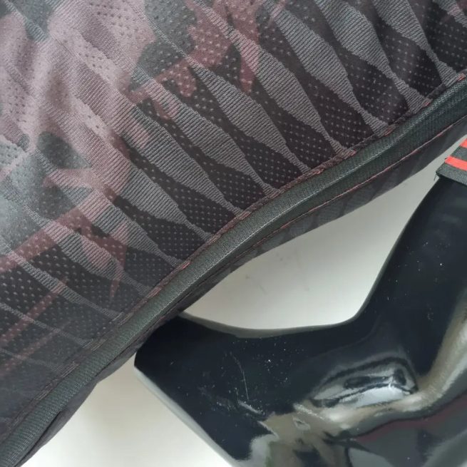 リバプール 22-23 ジャージ、ブラック トレーニング (プレーヤーズ エディション)