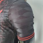 リバプール 22-23 ジャージ、ブラック トレーニング (プレーヤーズ エディション)