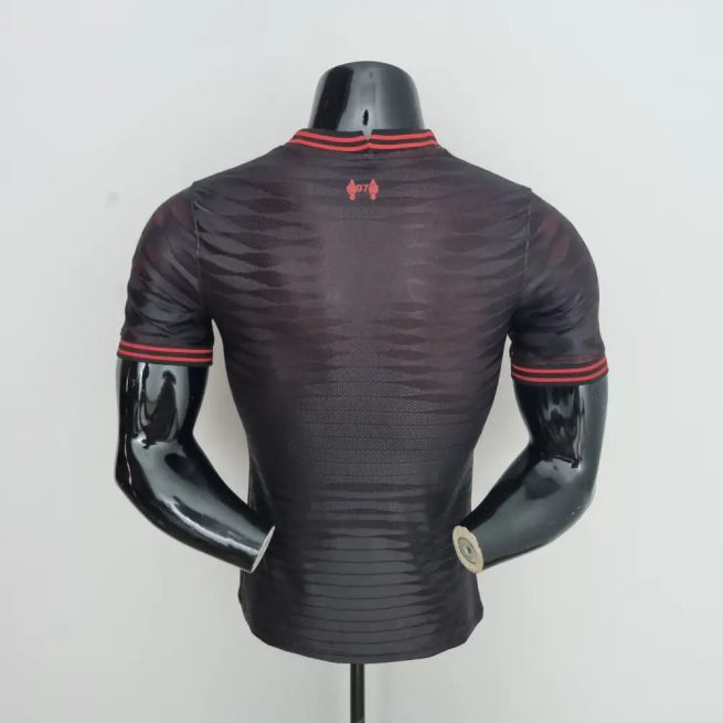 リバプール 22-23 ジャージ、ブラック トレーニング (プレーヤーズ エディション)