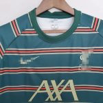 リバプール 22-23 T シャツ、ストライプ トレーニング