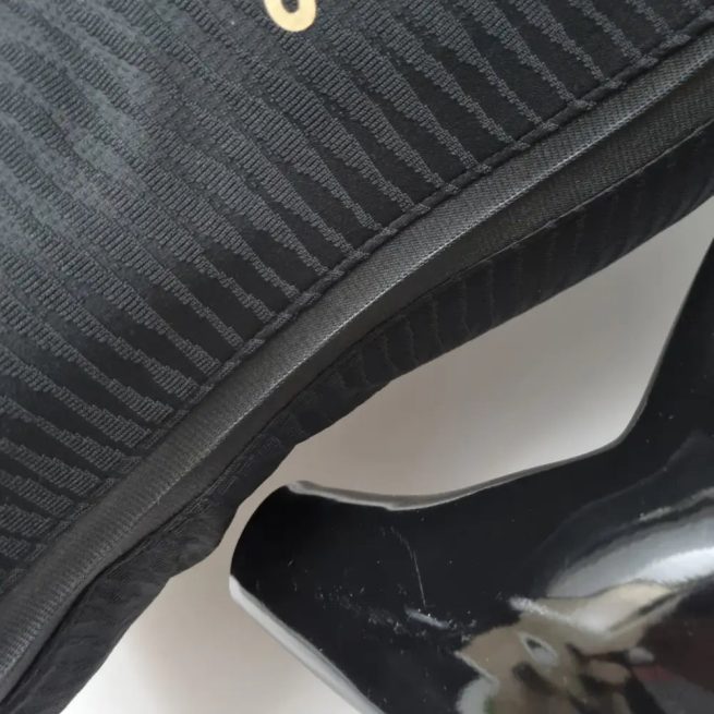 PSG 22-23 ジャージ、黒と金の代替品 (選手バージョン)